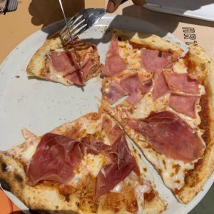 LA PIZZA - San Daniele y mitad con jamon