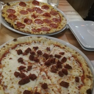 LA PIZZA - Diavola(Peperoni); Chorizo