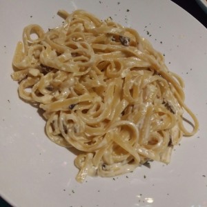 fetuccini con crema y hongos porcini