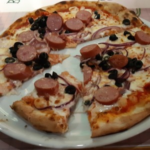 pizza con salchicha "italiana"