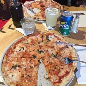 Pizza Margherita y Pizza San Daniele