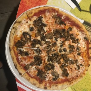 LA PIZZA - Capricciosa