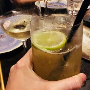 If you are not drinking, preguntale al server que te haga este cocktail de te verde sin azucar?