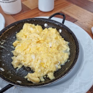 Desayunos - Cheesy Scramble