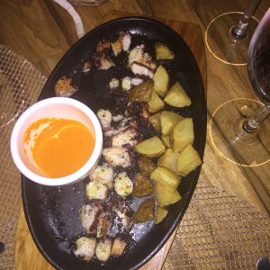 pulpo a la parrilla con papas santa rita 