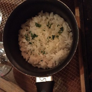 Arroz blanco con ajo y cabolla