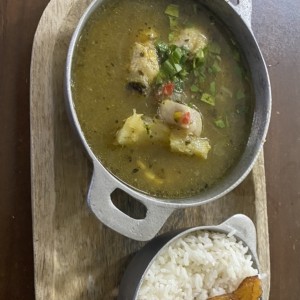 sopa de pollo y arroz