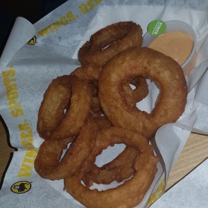 onion rings con southwestern ranch