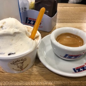 helado grande con dos sabores y espresso