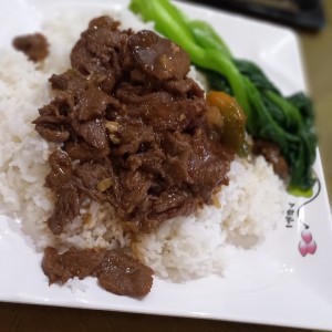 carne y arroz blanco