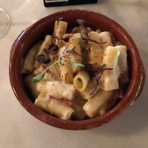 Mac and Cheese Trufado en Rigatoni