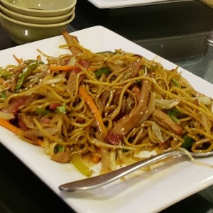 Chow Mein con puerco