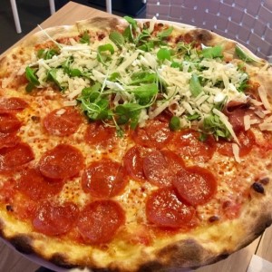 Pizza mitad Italiana y Diavola