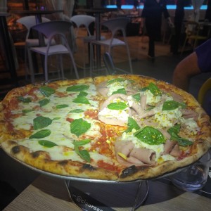 Pizza Tradizionale - Margherita y burratina 