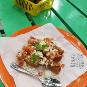 Flautas de pollo