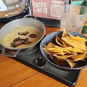 ENTRADAS - Queso Fundido