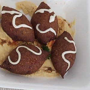 Kibbeh con hummus de garbanzo
