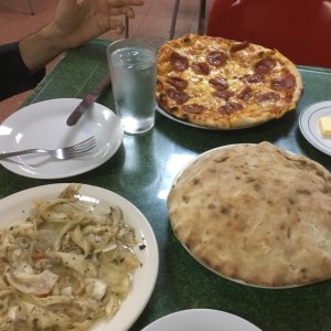 Berenjenas y pizza de peperoni