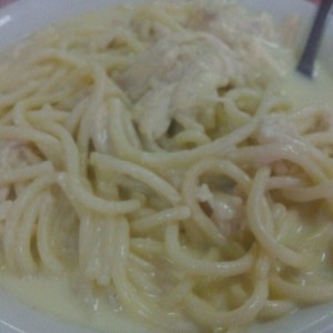 espaguetti alfredo con pollo