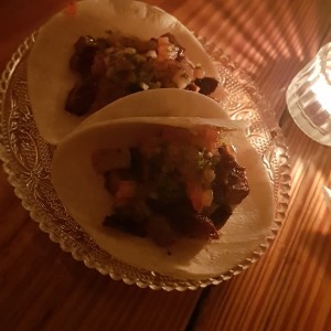 tacos de brisket ahumado