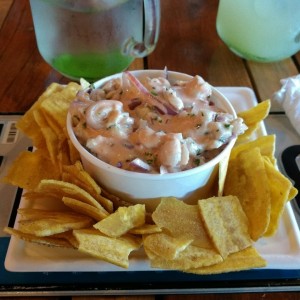 ceviche de corvina morada con salsa buffalo