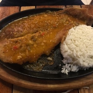 filete de corvina con arroz con coco