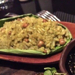 Tamal de arroz verde con cerveza