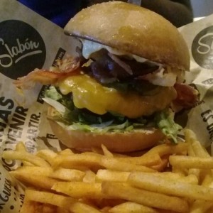 Hamburguesa - Clasica en Pan Brioche y Bacon adicional