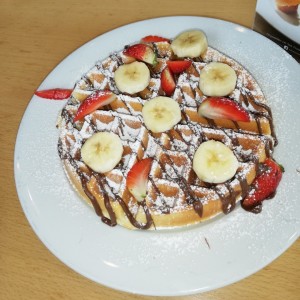 waffle con nutella y fruta fresca