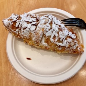 Croissant Almendras y Crema