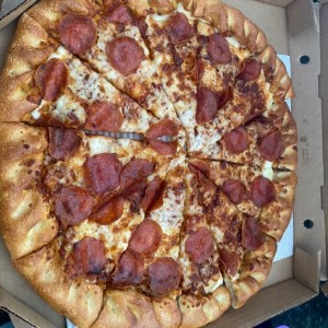 Pizzas - Pepperoni Lovers con borde de queso 