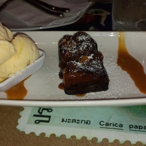 Brownie con helado