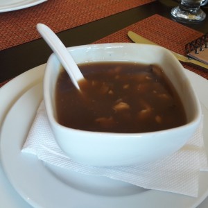 Sopa de Hongos Chinos con Pollo