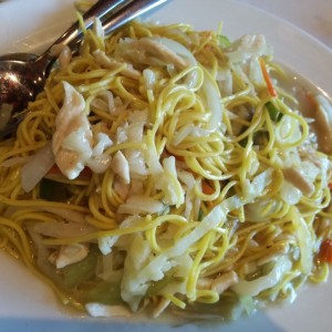 chow mein de pollo