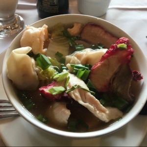 Sopa Wonton Mein