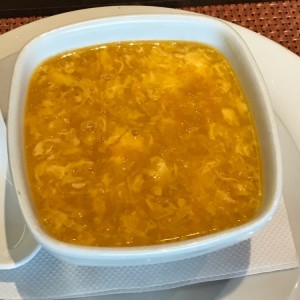 Sopa de maiz con pollo