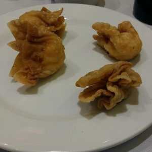 Wanton relleno de camarones (frito)