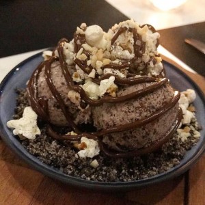 helado de oreo con nutella y popcorn