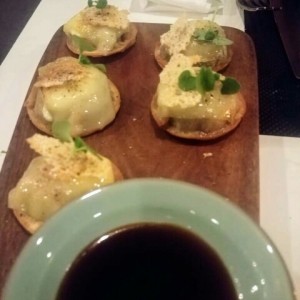 Entrada - Dumplings de Sopa de Cebolla