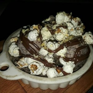 postre helado de oreo nutella y pop corn