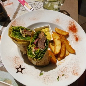 Wrap de Filete de Res con Salsa de Curry