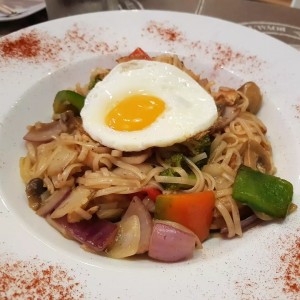 Pad Kee Mao de Pollo