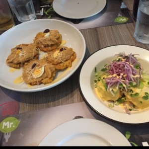 Patacones con Aji de Gallina y Ceviche frito