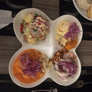 plato de 4 tipos de ceviche! delicioso!