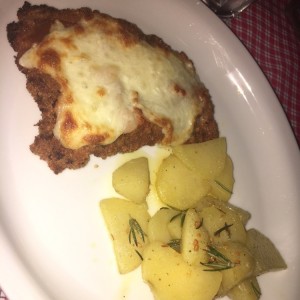 Milanesa de res a la napolitana