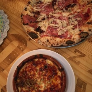 PIZZA ROJAS - POCOTONA + QUESO FUNDIDO CON CHORIZO