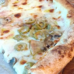 Pizza con Aceitunas verdes