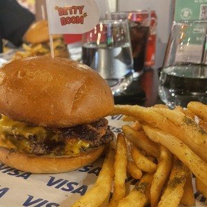 Betty Boom - Burger Week