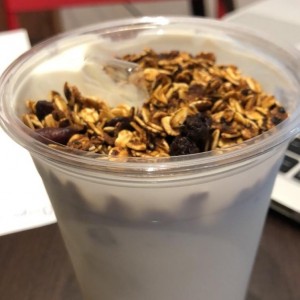yogurt con granola 
