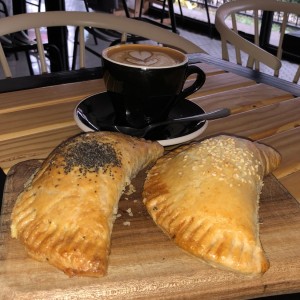 Empanadas de Mozzarella y Pollo Bufalo 